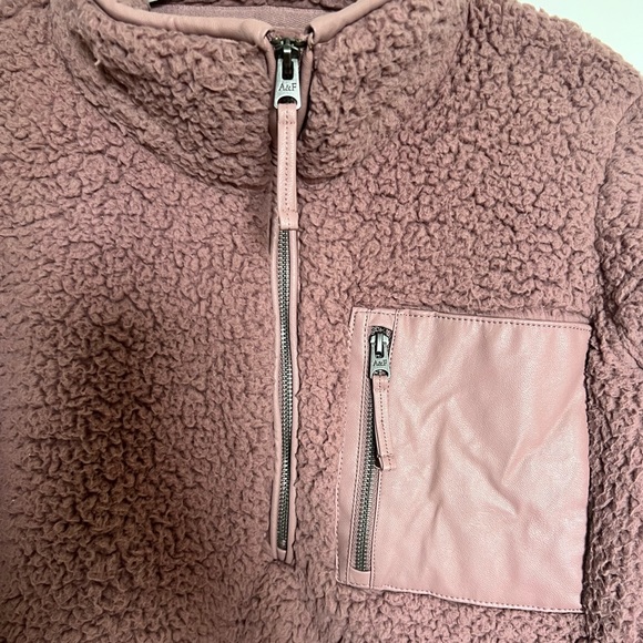 Sherpa Half-Zip Elevated Trim Sweatshirt - Picture 3 of 5